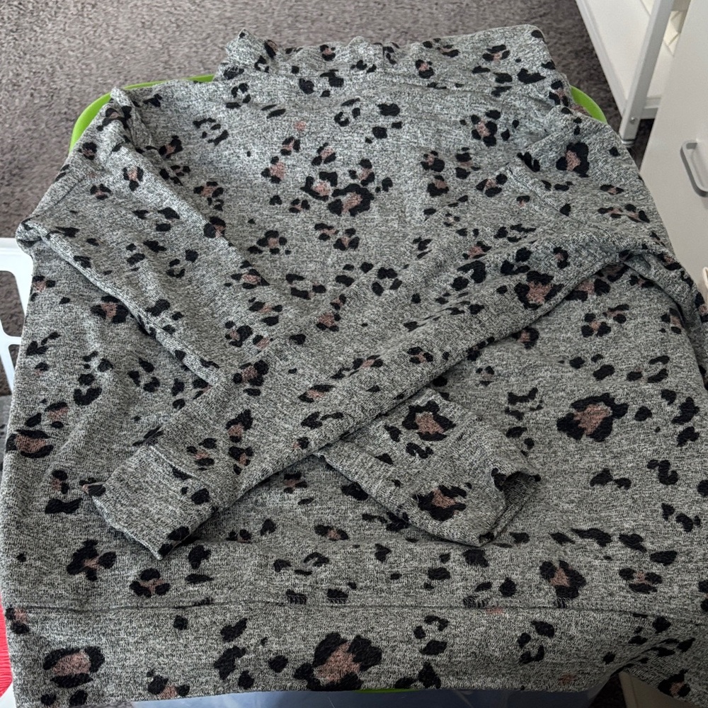 Maurices Gray Animal Print Set - Picture 13 of 14